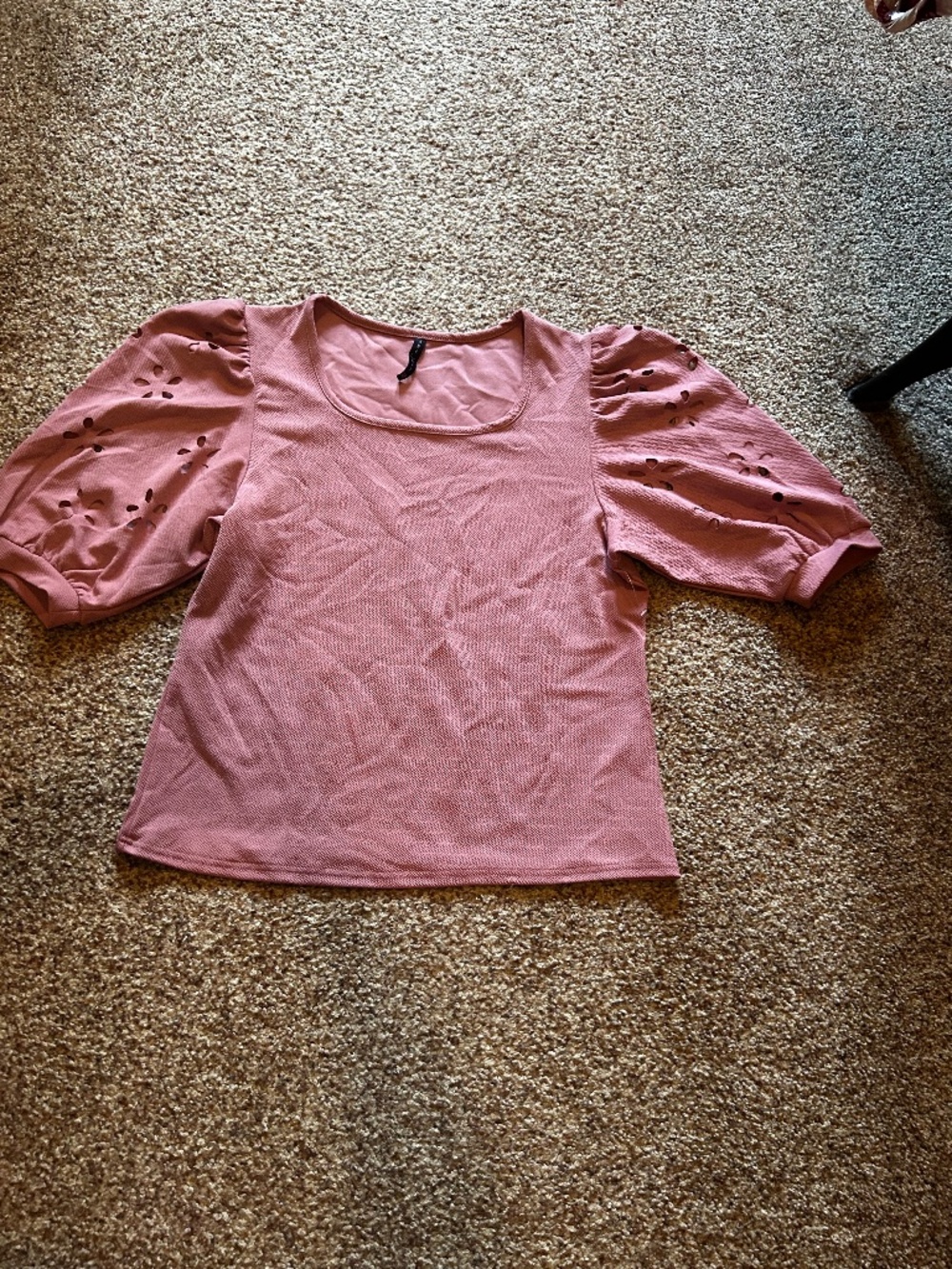 Luna Rae brand short sleeve flower cut sleeves XL